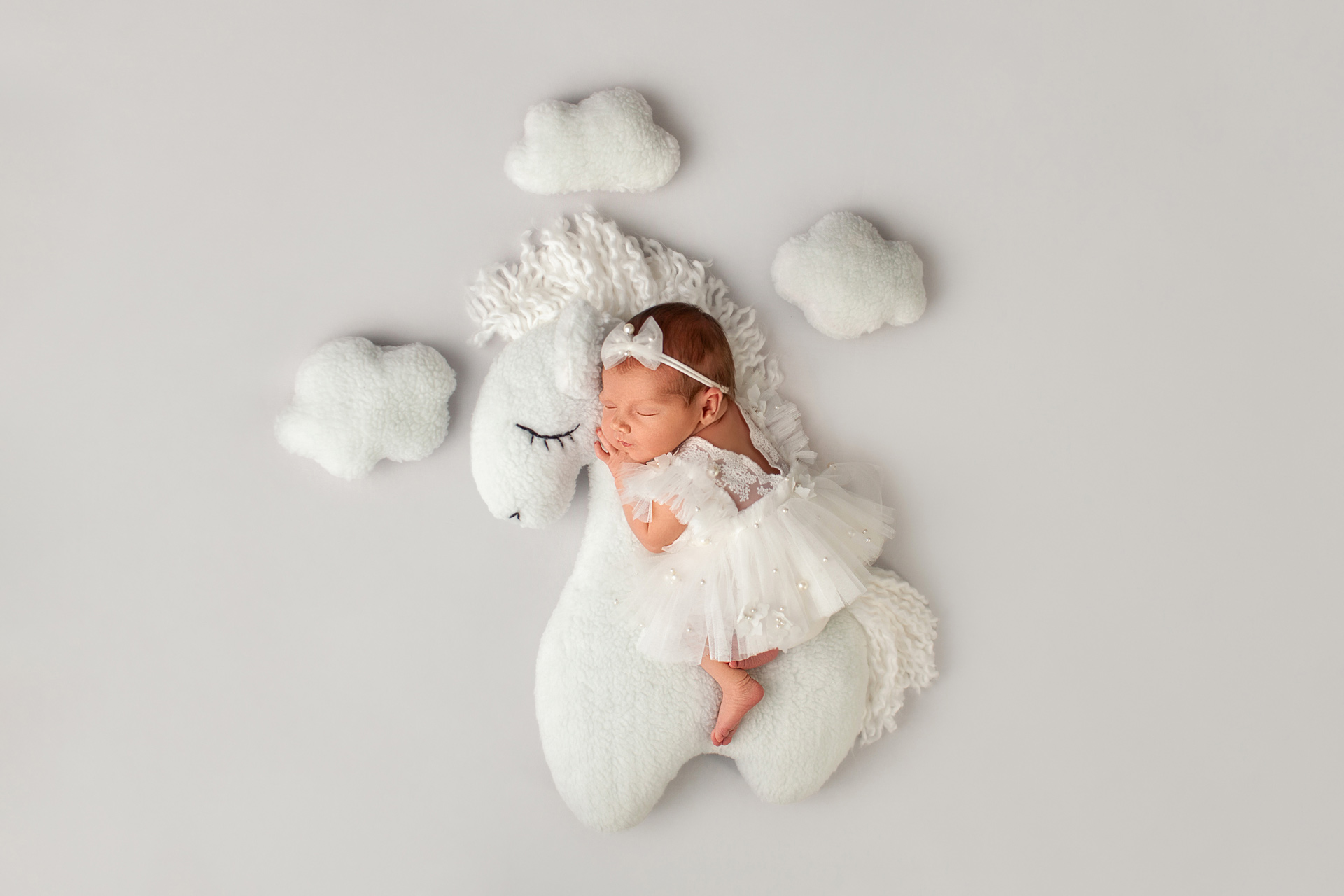 Fine-Art-newborn-photography-in-Skane-Sweden