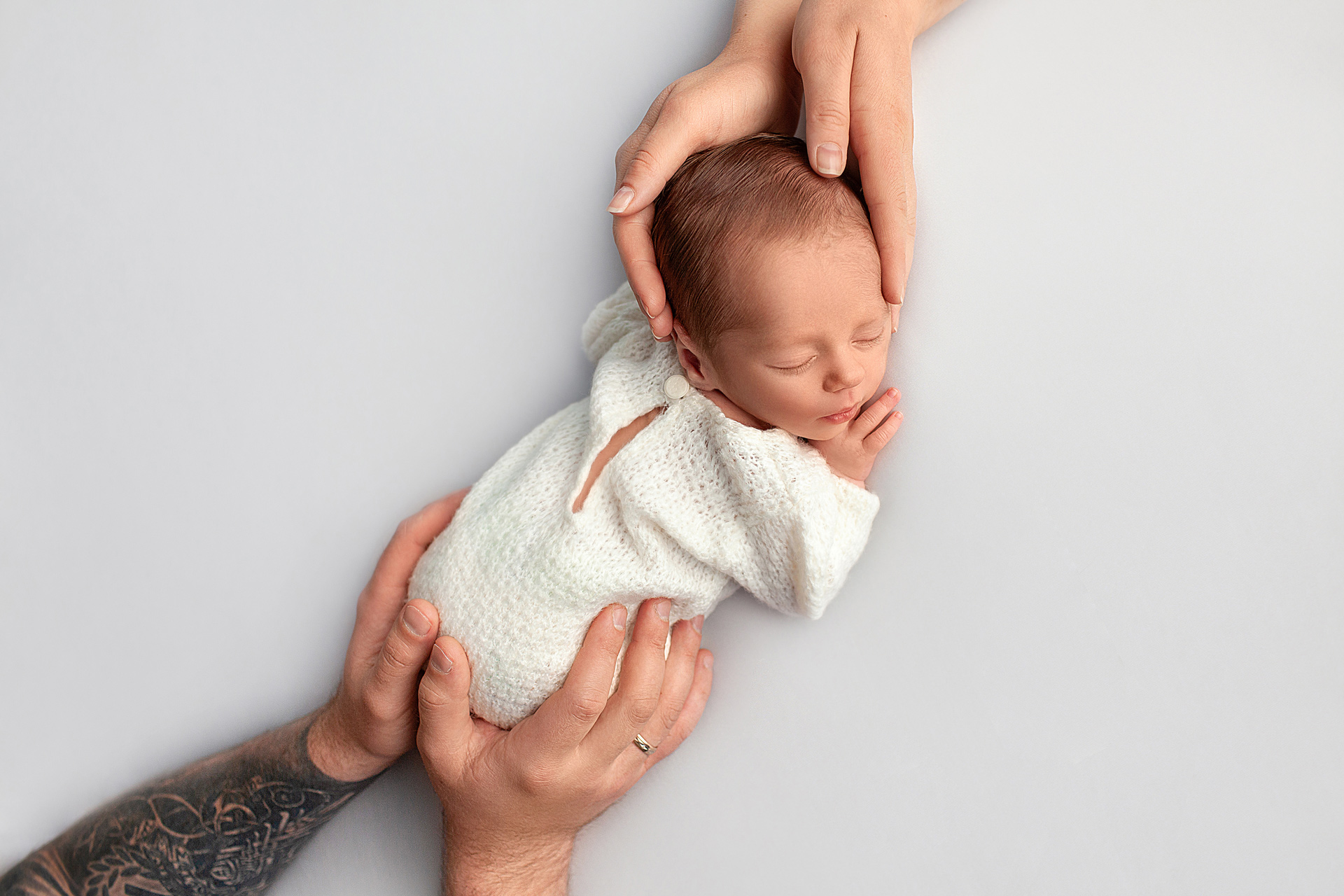 Professional-newborn-photographer-in-Malmo-creating-timeless-baby-portraits
