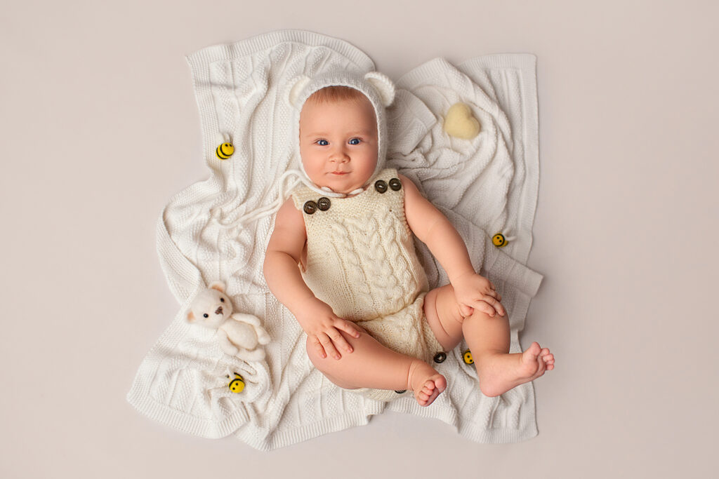 Smiling-six-month-old-baby-during-a-milestone-photography-session-in-Skane
