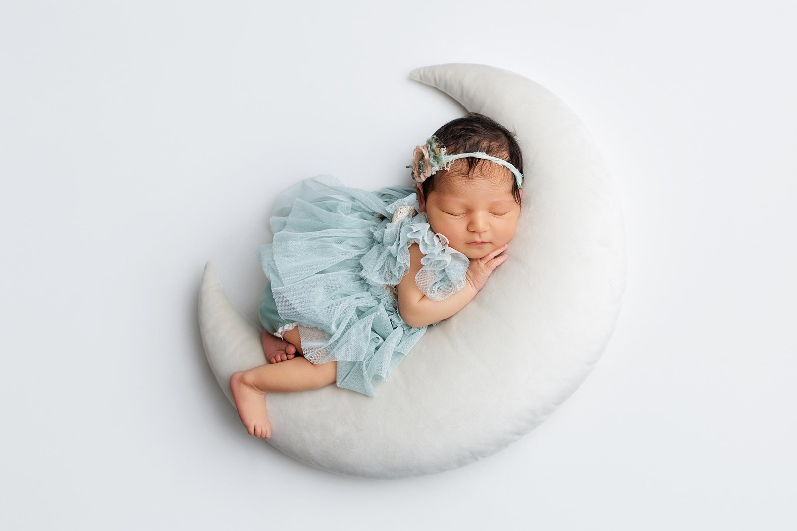 lassic-newborn-photography-session