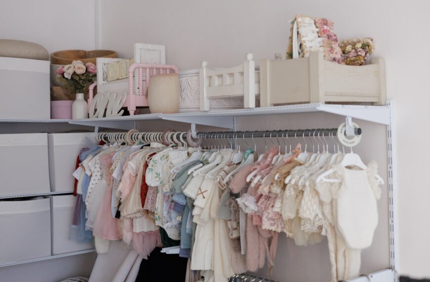 what to wear for a newborn photoshoot newborn photoshoot outfits, newborn photography styling, newborn photographer Skåne, newborn photography Malmö, newborn photography Lund