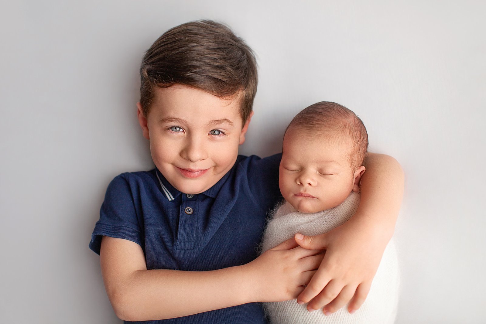 sibling and newborn photography